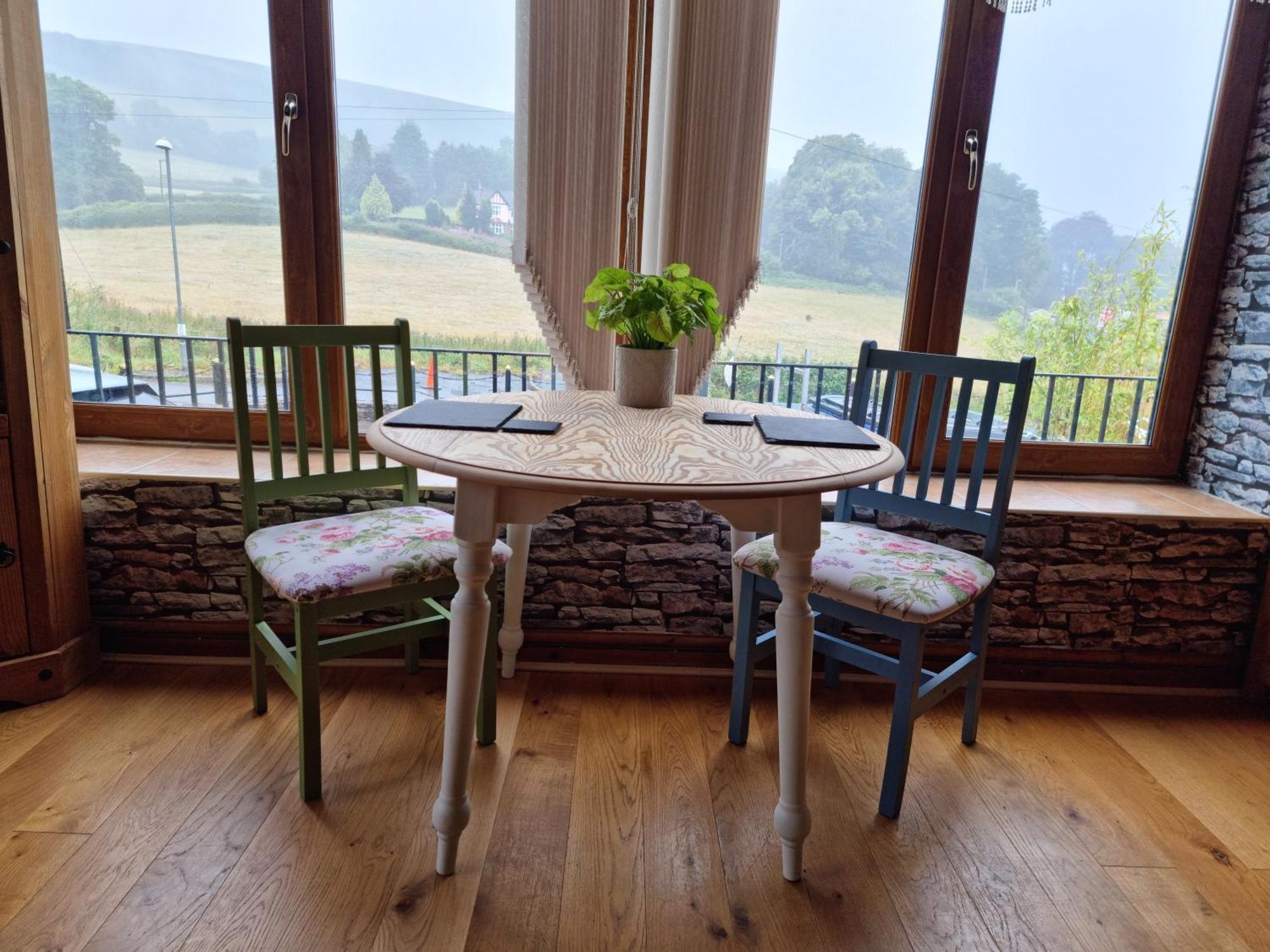 Castle Lodge - Brecon Beacons Accommodation Sennybridge Extérieur photo