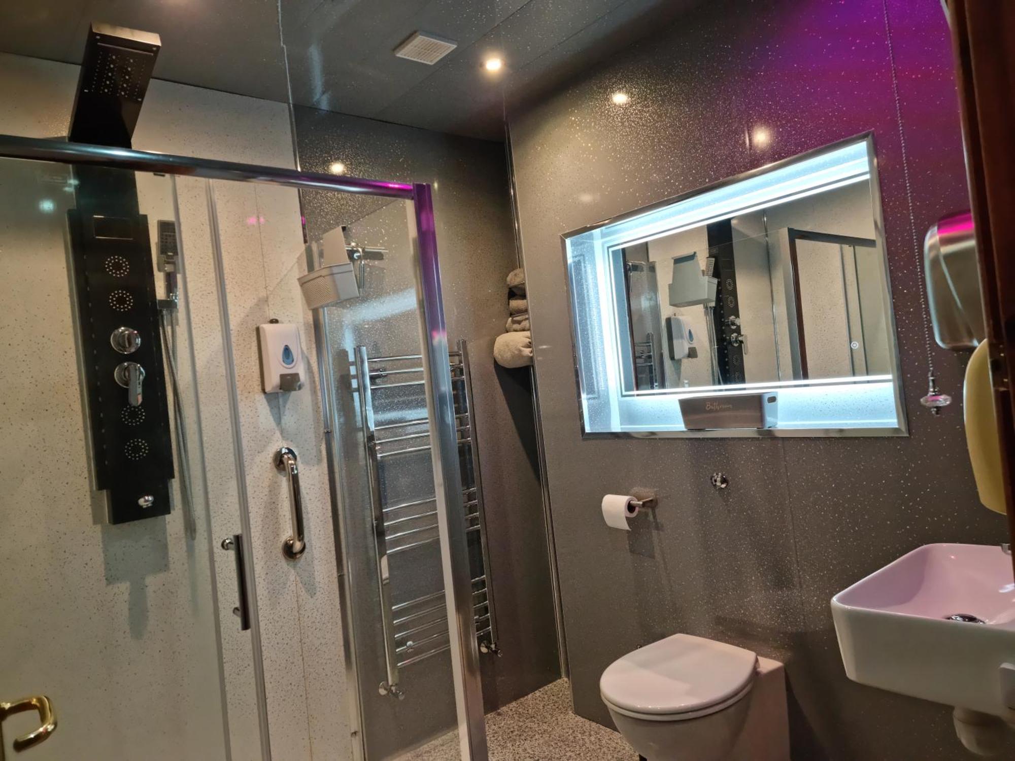 Castle Lodge - Brecon Beacons Accommodation Sennybridge Extérieur photo
